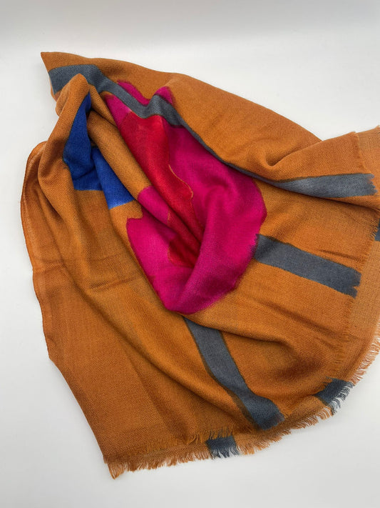 Pashmina in 100% cashmere. Dimensions: 95x200 cm.