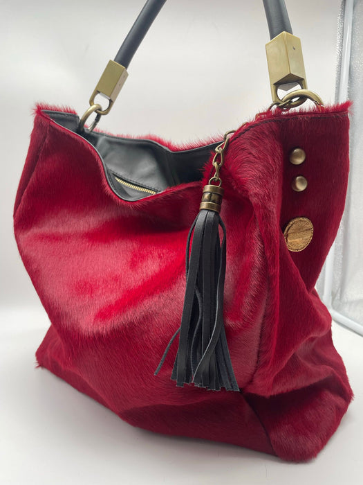 Bag in colored cowhide, red.