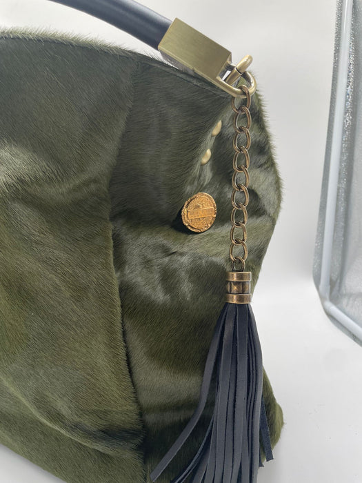 Bag in pelle di mucca colorata, 'verde militare'.