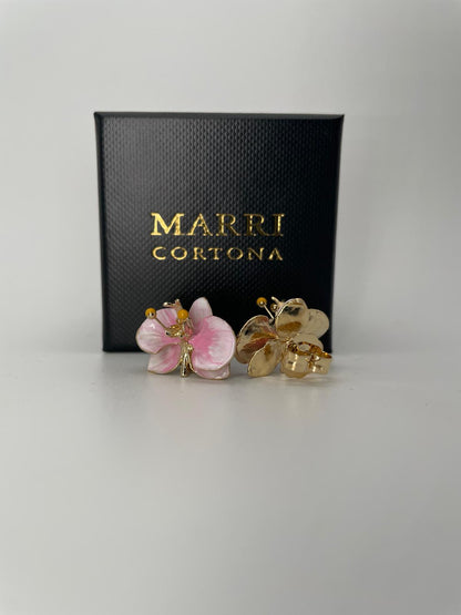 Handcrafted in Tuscany, the Marri Cortona Orchidea Earrings in 18k gold bronze are hand-enameled jewels that blend light, artistry, and timeless elegance.