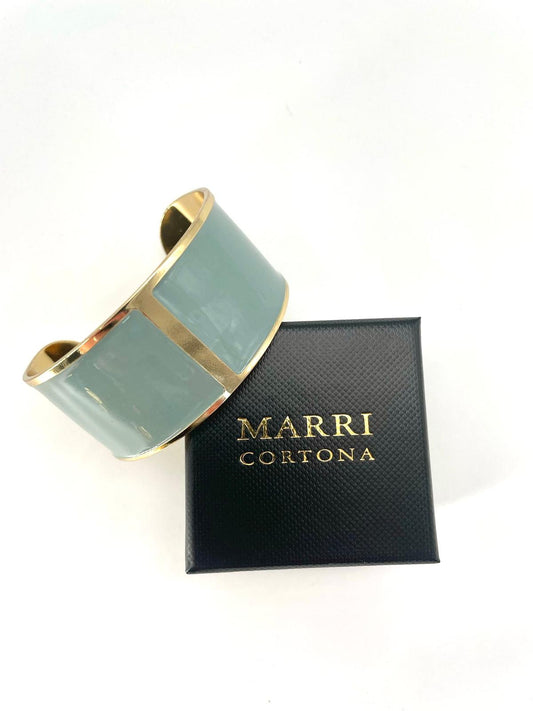 Handcrafted in Tuscany, the MarriCortona Smalto Bracelets in 18k gold and hand-painted enamel feature bold 30 mm bands — radiant, elegant, and uniquely Italian.