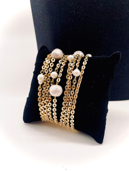 Pearl bracelet. Fits wrists up to 17 cm (S).