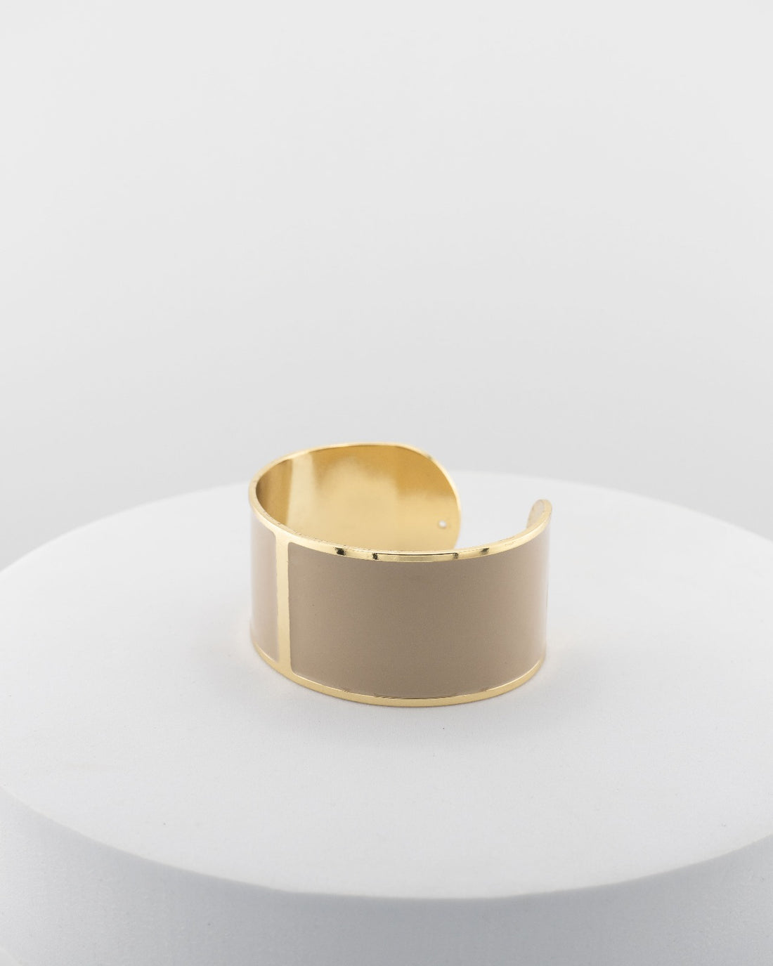 Handcrafted in Tuscany, the MarriCortona Smalto Bracelets in 18k gold and hand-painted enamel feature bold 30 mm bands — radiant, elegant, and uniquely Italian.