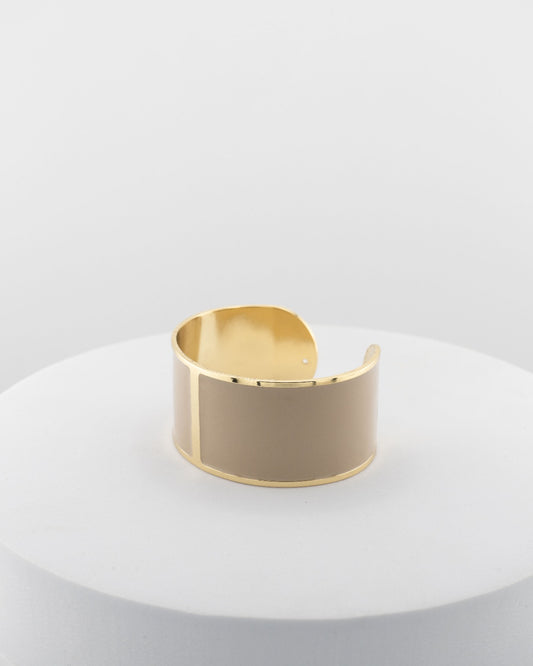 Handcrafted in Tuscany, the MarriCortona Smalto Bracelets in 18k gold and hand-painted enamel feature bold 30 mm bands — radiant, elegant, and uniquely Italian.