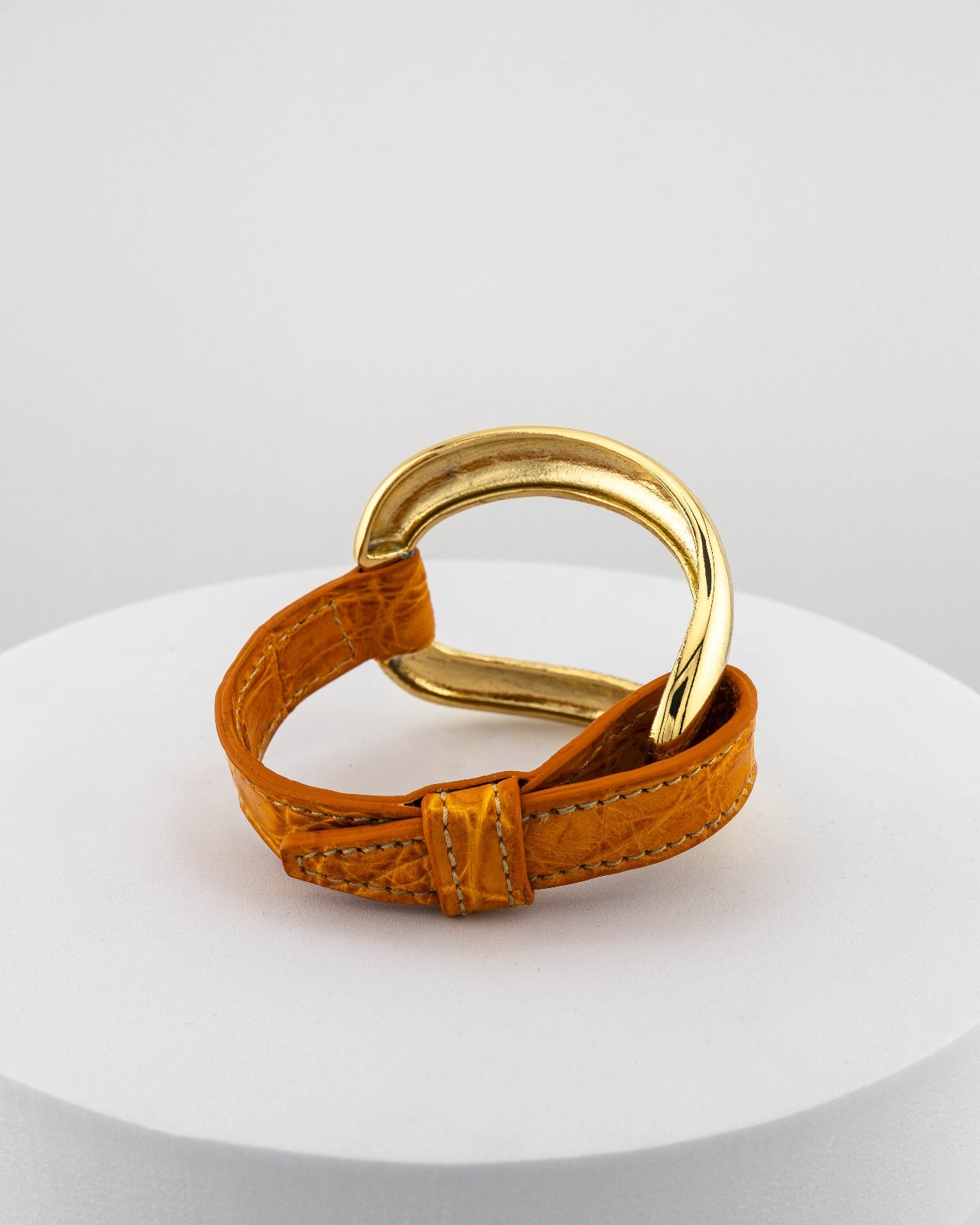 Handcrafted 18K gold-plated bronze bracelet with genuine crocodile leather strap.
An original Marri Cortona design — handmade in Tuscany.
