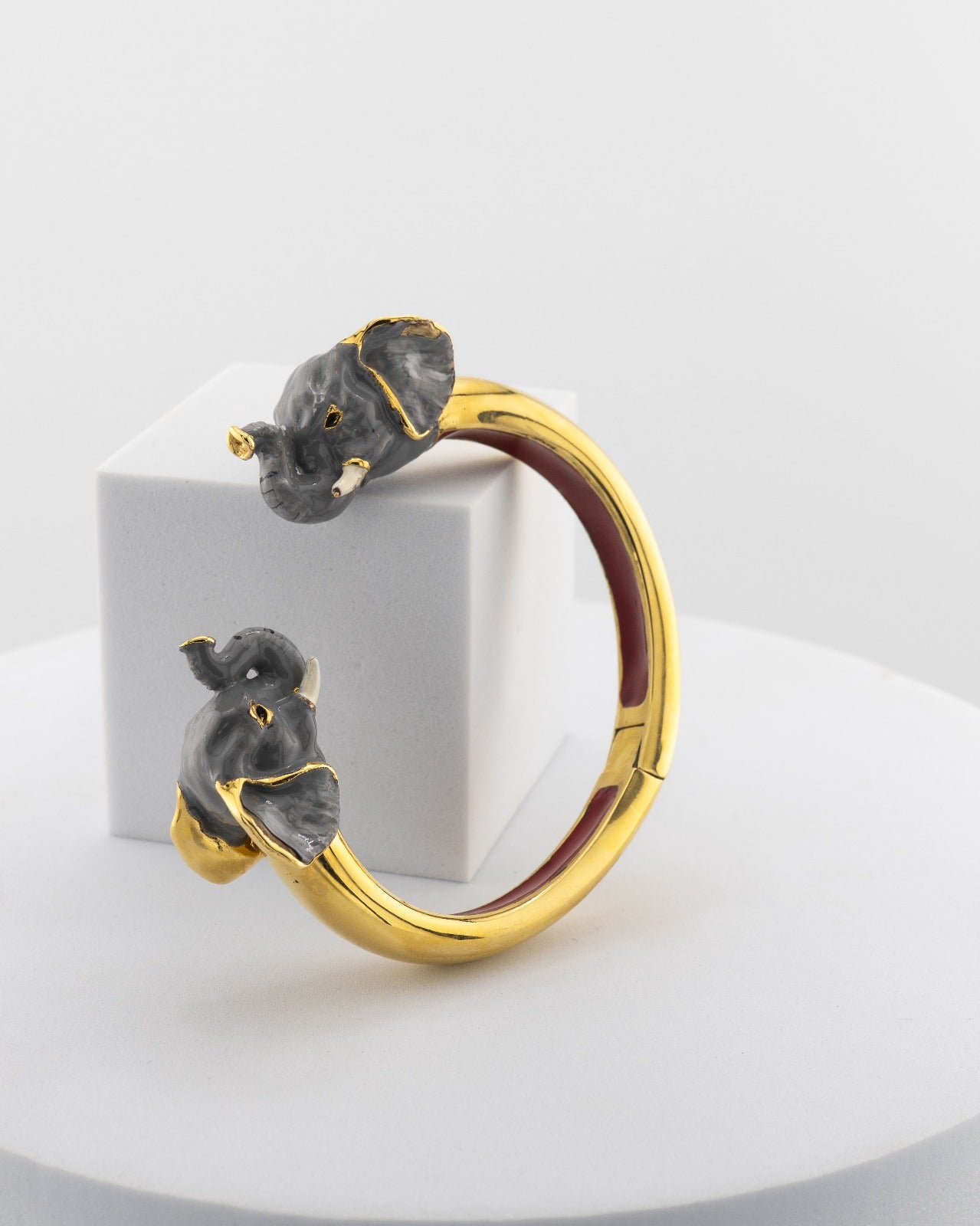 Open bracelet in white bronze with 18K gold plating and hand-painted elephant heads.
An original Marri Cortona design — handmade in Tuscany.