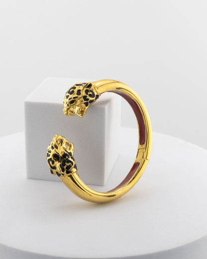 Open bracelet in white bronze with 18K gold plating and hand-painted panther heads.
An original Marri Cortona design — handmade in Tuscany.