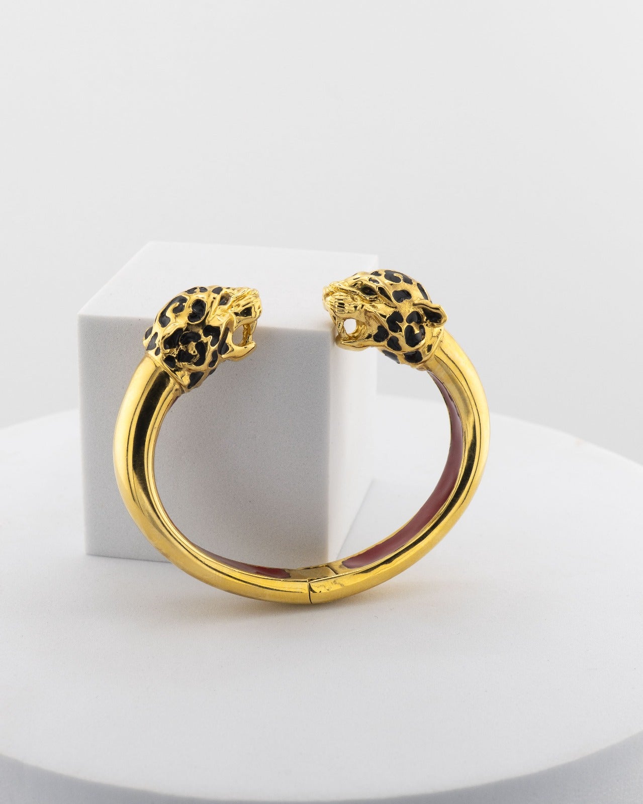 Open bracelet in white bronze with 18K gold plating and hand-painted panther heads.
An original Marri Cortona design — handmade in Tuscany.