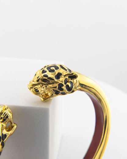 Open bracelet in white bronze with 18K gold plating and hand-painted panther heads.
An original Marri Cortona design — handmade in Tuscany.