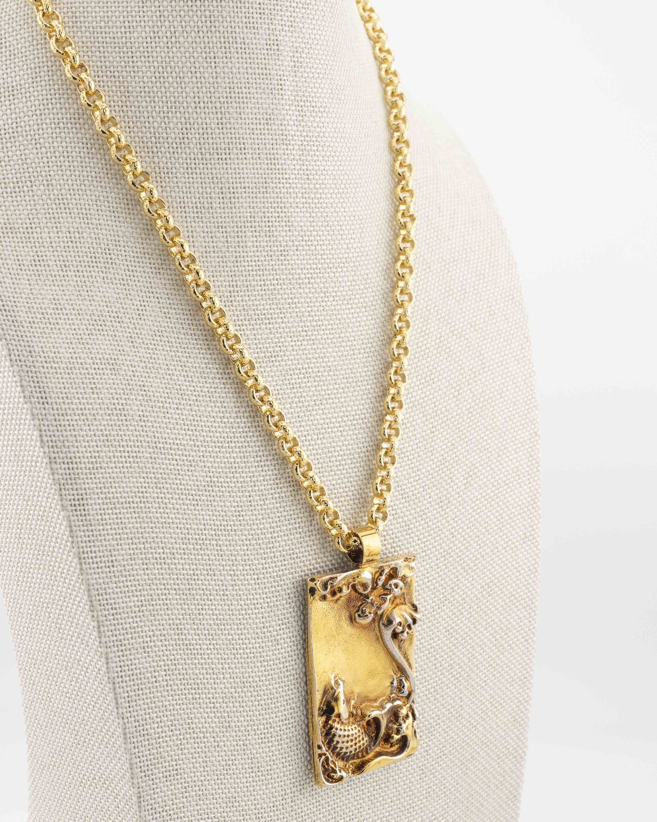 Handcrafted in Tuscany, the Carpa Koi Necklace by Marri Cortona blends art, symbolism, and elegance — a timeless emblem of strength and good fortune.