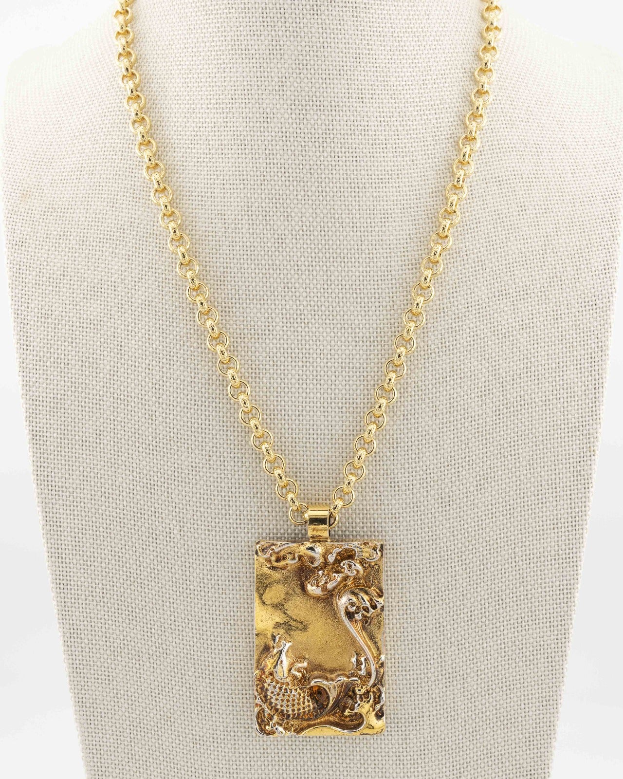 Handcrafted in Tuscany, the Carpa Koi Necklace by Marri Cortona blends art, symbolism, and elegance — a timeless emblem of strength and good fortune.