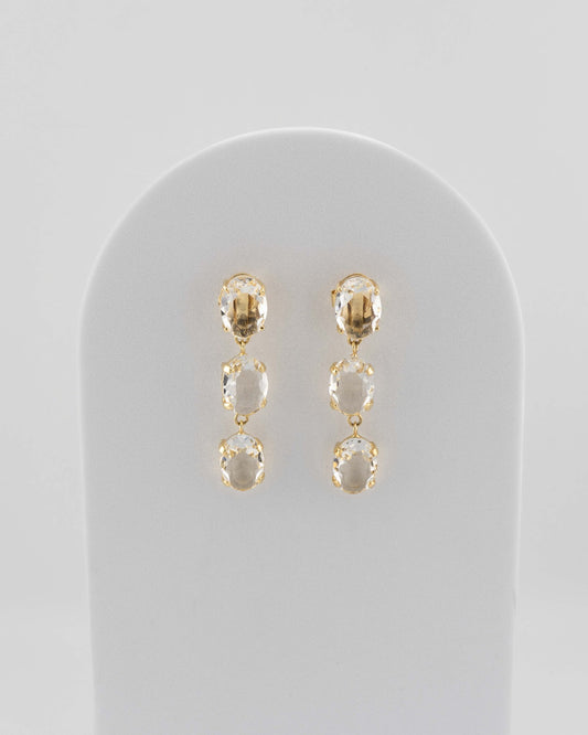 Elegant crystal drop earrings in 18K gold-plated bronze.
Handcrafted in Tuscany — contemporary design and luminous balance.