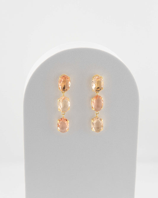 Elegant crystal drop earrings in 18K gold-plated bronze.
Handcrafted in Tuscany — contemporary design and luminous balance.
