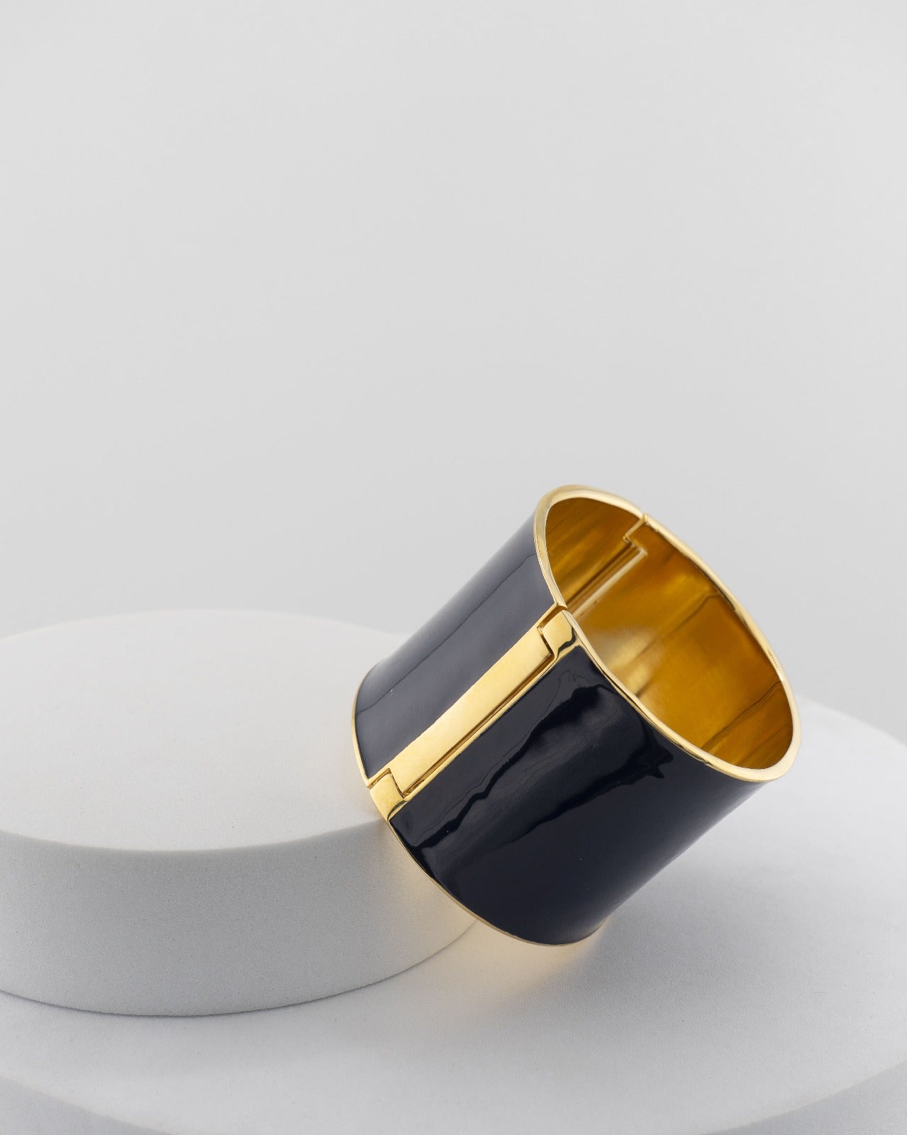 Handcrafted in Tuscany, the MarriCortona Scatto Bracelet in 18k gold bronze with hand-painted enamel blends timeless Italian craftsmanship and modern design.