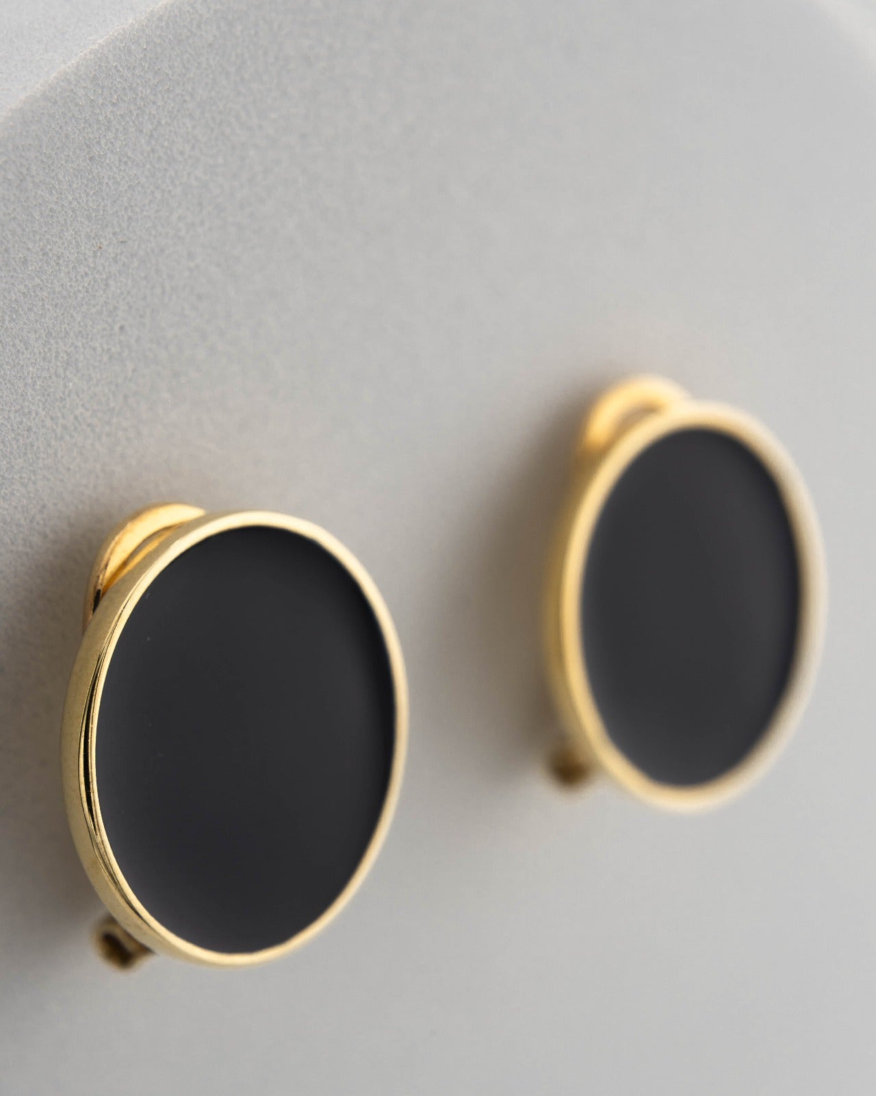 Handcrafted in Tuscany, the MarriCortona Smalto Earrings in 18k gold bronze with hand-painted enamel reflect Italian artistry, color, and timeless elegance.