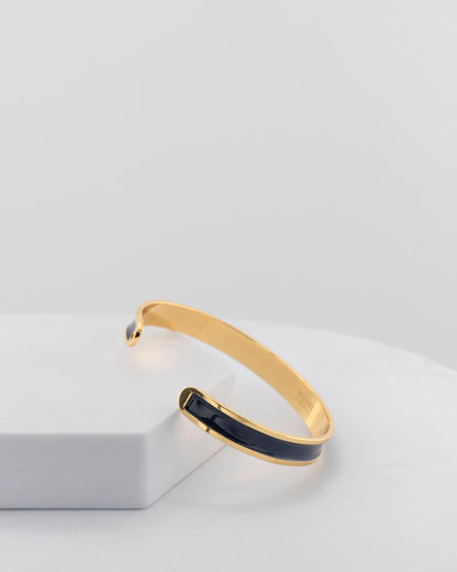 Handcrafted in Tuscany, the MarriCortona Smalto Bracelets in 18k gold and hand-painted enamel embody Italian artistry, color, and timeless elegance.