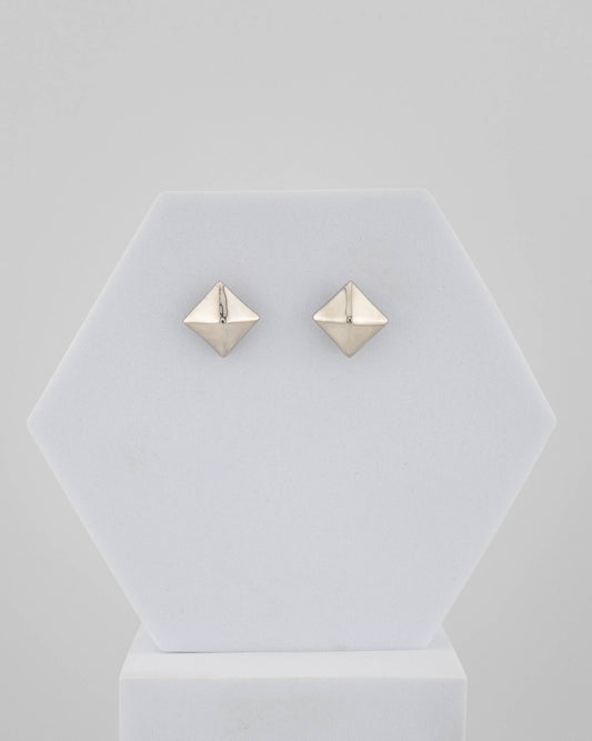 Bronze earrings plated in 18K blak gold, handcrafted with lost-wax casting.
An original Marri Cortona design — handmade in Tuscany.