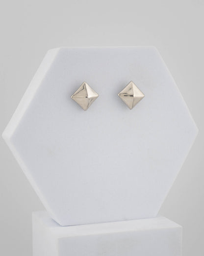 Bronze earrings plated in 18K black gold, handcrafted with lost-wax casting.
An original Marri Cortona design — handmade in Tuscany.