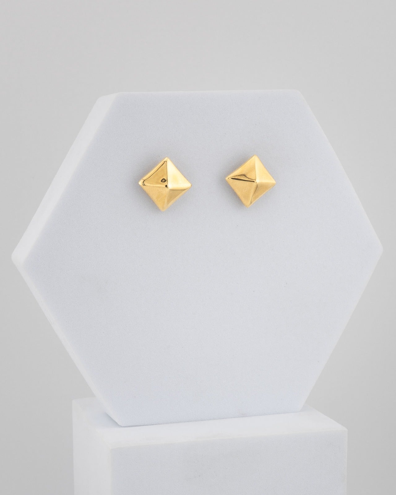 Bronze earrings plated in 18K gold, handcrafted with lost-wax casting.
An original Marri Cortona design — handmade in Tuscany.