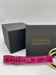 Handcrafted 18K gold-plated bronze bracelet with genuine crocodile leather strap.
An original Marri Cortona design — handmade in Tuscany.