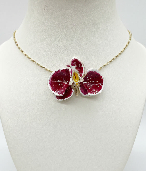 Handcrafted in Tuscany, the Marri Cortona Orchidea Necklace in 18k gold bronze captures the orchid’s grace — elegant, hand-enameled, and timelessly Italian.