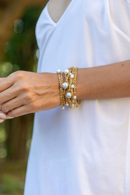 Pearl bracelet. Fits wrists up to 17 cm (S).