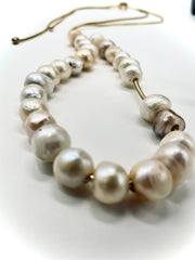 Handcrafted in Tuscany, the Marri Cortona Perla e Cursore Choker features adjustable 18k gold-plated chain and natural pearls for refined, modern Italian elegance.