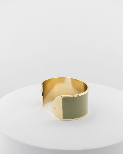 Handcrafted in Tuscany, the MarriCortona Smalto Bracelets in 18k gold and hand-painted enamel feature bold 30 mm bands — radiant, elegant, and uniquely Italian.