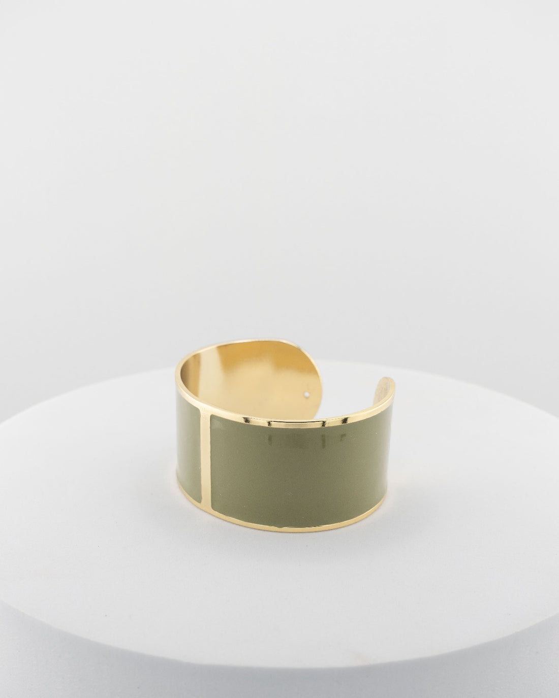 Handcrafted in Tuscany, the MarriCortona Smalto Bracelets in 18k gold and hand-painted enamel feature bold 30 mm bands — radiant, elegant, and uniquely Italian.