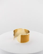 Handcrafted in Tuscany, the MarriCortona Smalto Bracelets in 18k gold and hand-painted enamel feature bold 30 mm bands — radiant, elegant, and uniquely Italian.