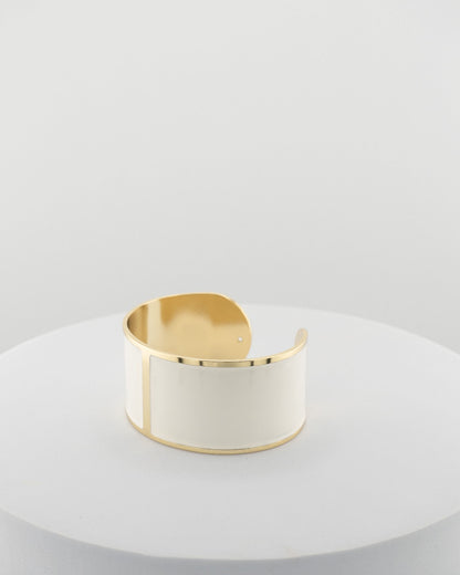 Handcrafted in Tuscany, the MarriCortona Smalto Bracelets in 18k gold and hand-painted enamel feature bold 30 mm bands — radiant, elegant, and uniquely Italian.