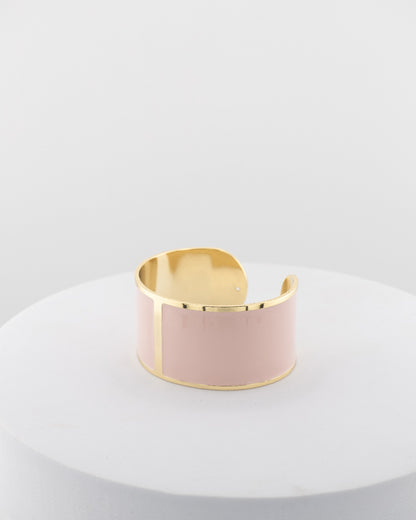 Handcrafted in Tuscany, the MarriCortona Smalto Bracelets in 18k gold and hand-painted enamel feature bold 30 mm bands — radiant, elegant, and uniquely Italian.