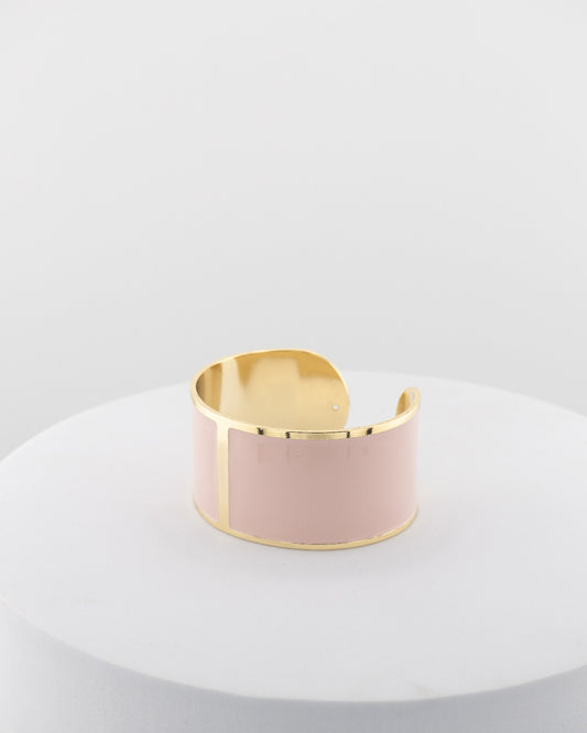 Handcrafted in Tuscany, the MarriCortona Smalto Bracelets in 18k gold and hand-painted enamel feature bold 30 mm bands — radiant, elegant, and uniquely Italian.