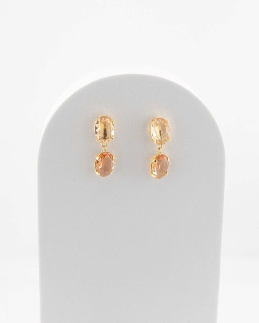 Elegant crystal drop earrings in 18K gold-plated bronze.
Handcrafted in Tuscany — contemporary design and luminous balance.