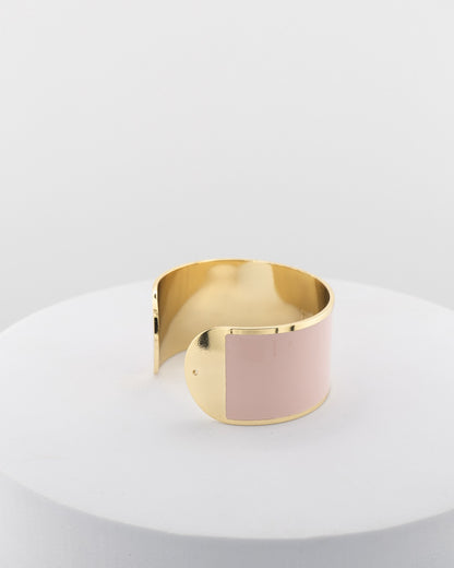 Handcrafted in Tuscany, the MarriCortona Smalto Bracelets in 18k gold and hand-painted enamel feature bold 30 mm bands — radiant, elegant, and uniquely Italian.