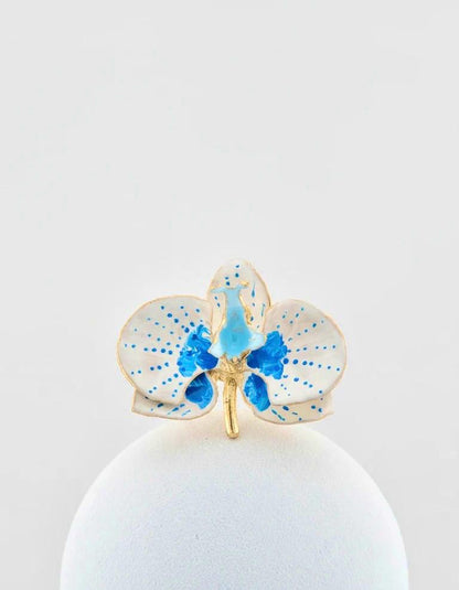 Handcrafted in Tuscany, the Marri Cortona Orchidea Ring in 18k gold bronze captures the orchid’s grace — unique, hand-enameled, and timelessly elegant.