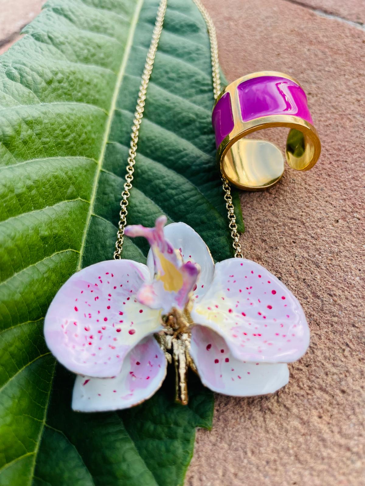 Handcrafted in Tuscany, the Marri Cortona Orchidea Necklace in 18k gold bronze captures the orchid’s grace — elegant, hand-enameled, and timelessly Italian.