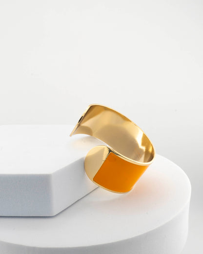 Handcrafted in Tuscany, the MarriCortona Smalto Bracelets in 18k gold and hand-painted enamel feature bold 30 mm bands — radiant, elegant, and uniquely Italian.