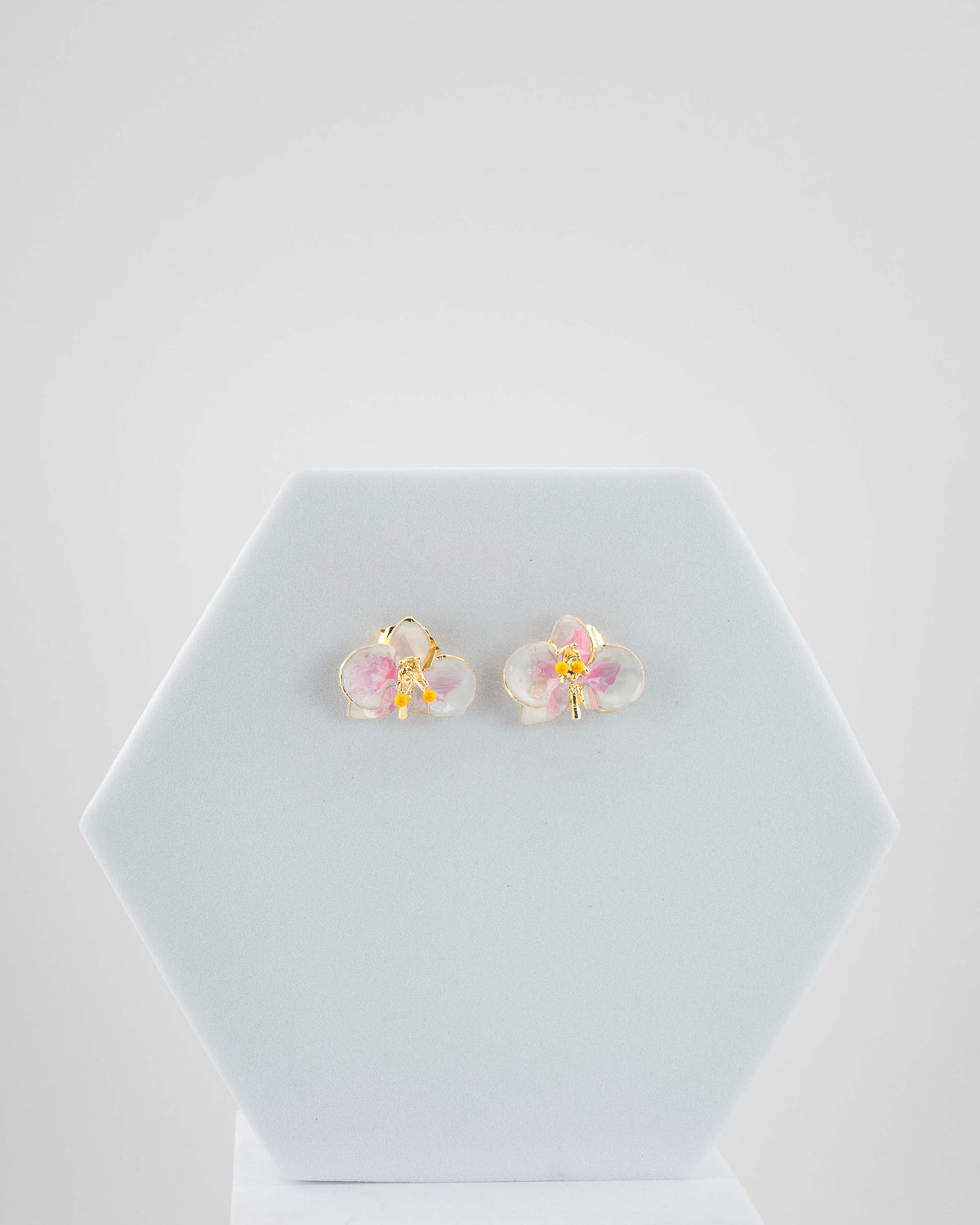 Handcrafted in Tuscany, the Marri Cortona Orchidea Earrings in 18k gold bronze are hand-enameled jewels that blend light, artistry, and timeless elegance.
