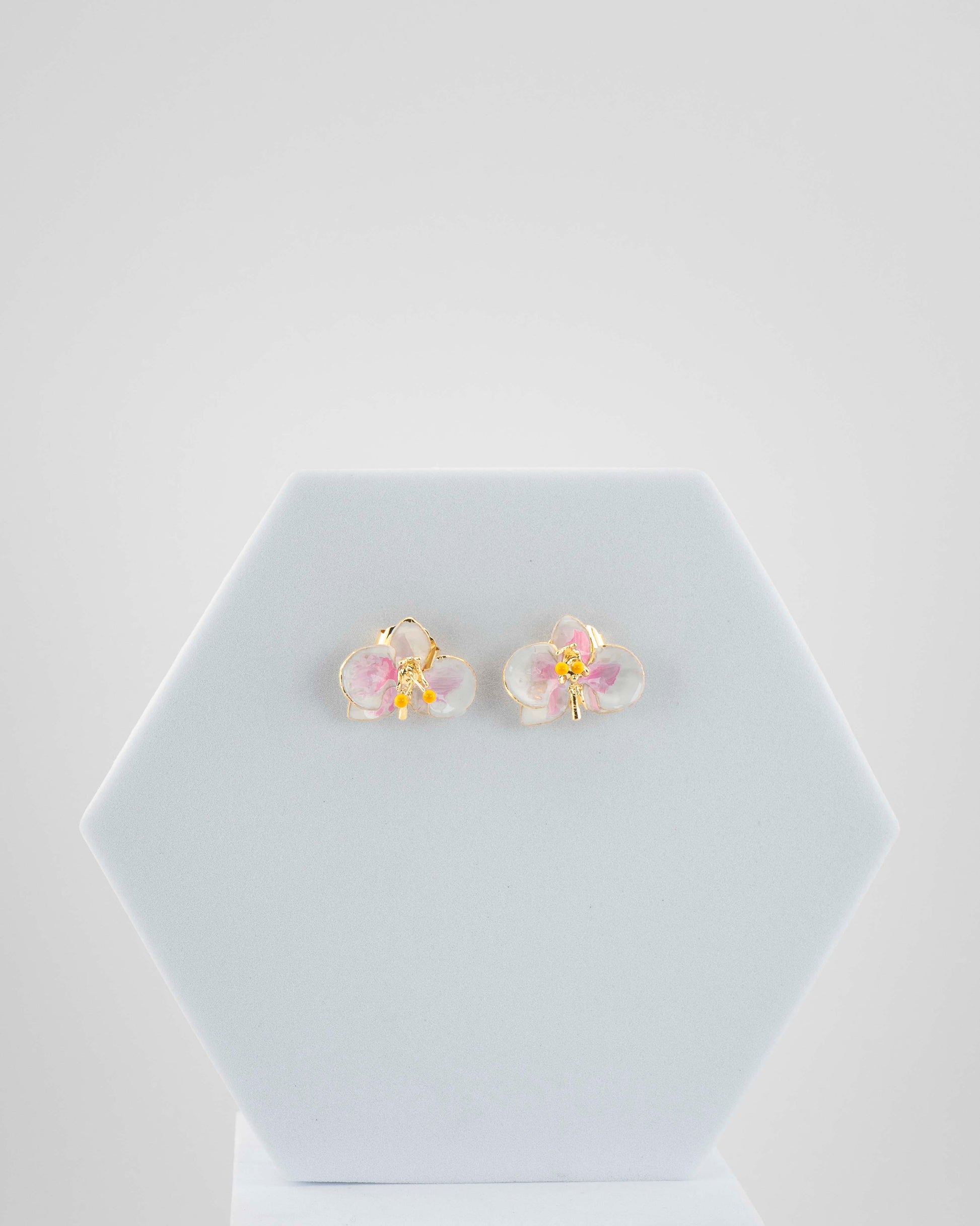 Handcrafted in Tuscany, the Marri Cortona Orchidea Earrings in 18k gold bronze are hand-enameled jewels that blend light, artistry, and timeless elegance.