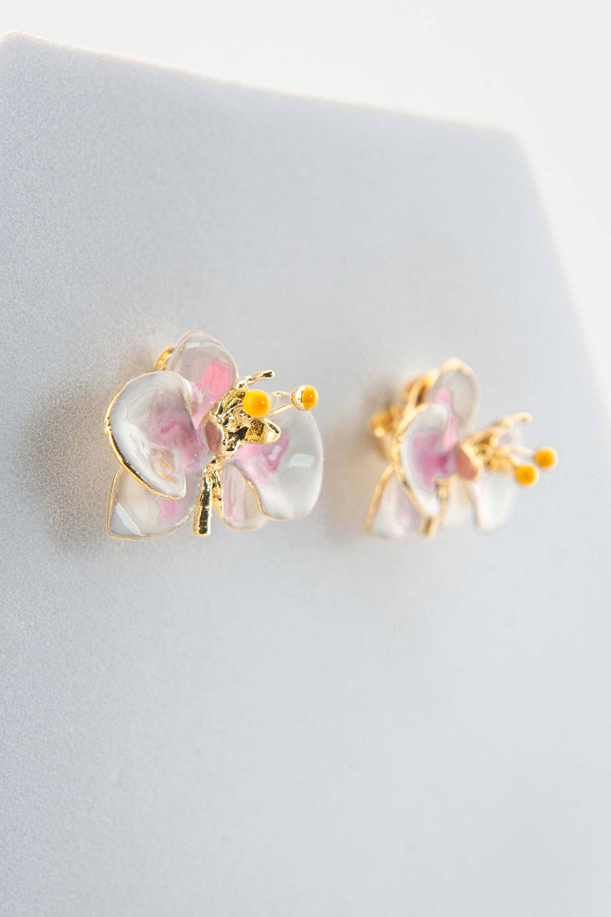 Handcrafted in Tuscany, the Marri Cortona Orchidea Earrings in 18k gold bronze are hand-enameled jewels that blend light, artistry, and timeless elegance.