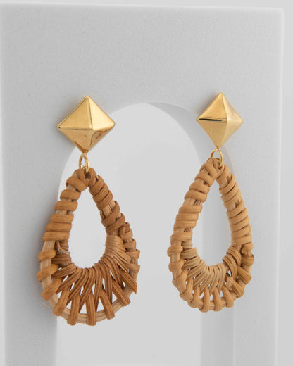 Handcrafted in Tuscany, Marri Cortona’s Rattan and Bronze Earrings blend natural rattan and 18k gold in a refined harmony of light, form, and Italian style.