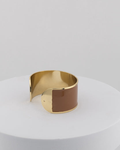 Handcrafted in Tuscany, the MarriCortona Smalto Bracelets in 18k gold and hand-painted enamel feature bold 30 mm bands — radiant, elegant, and uniquely Italian.