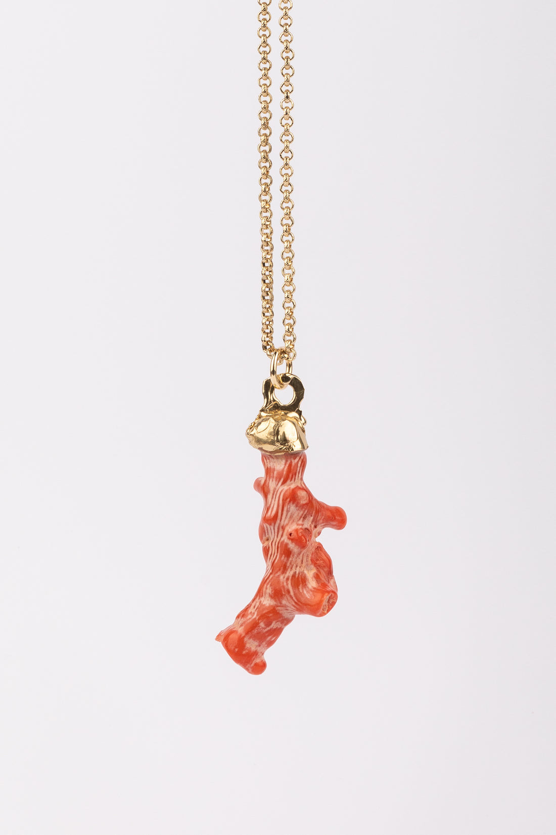 Collar con colgante de Medusa con Coral talla M