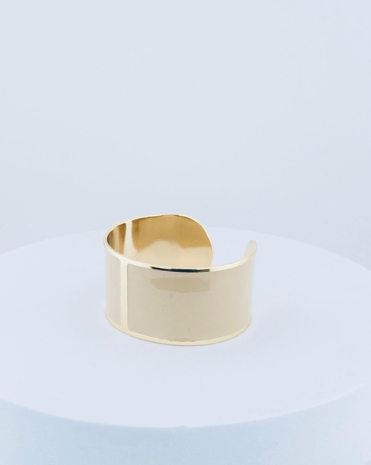 Handcrafted in Tuscany, the MarriCortona Smalto Bracelets in 18k gold and hand-painted enamel feature bold 30 mm bands — radiant, elegant, and uniquely Italian.