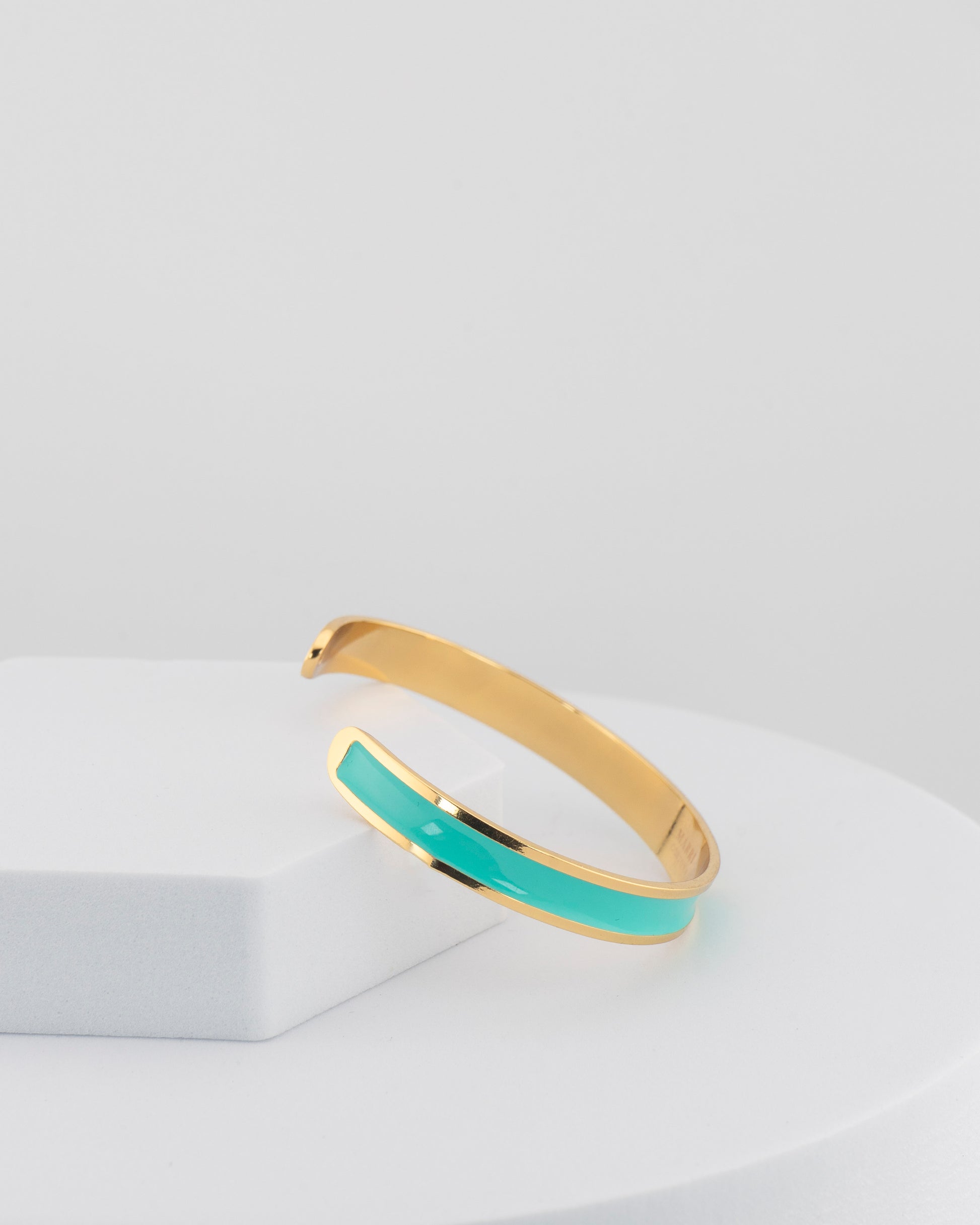 Handcrafted in Tuscany, the MarriCortona Smalto Bracelets in 18k gold and hand-painted enamel embody Italian artistry, color, and timeless elegance.