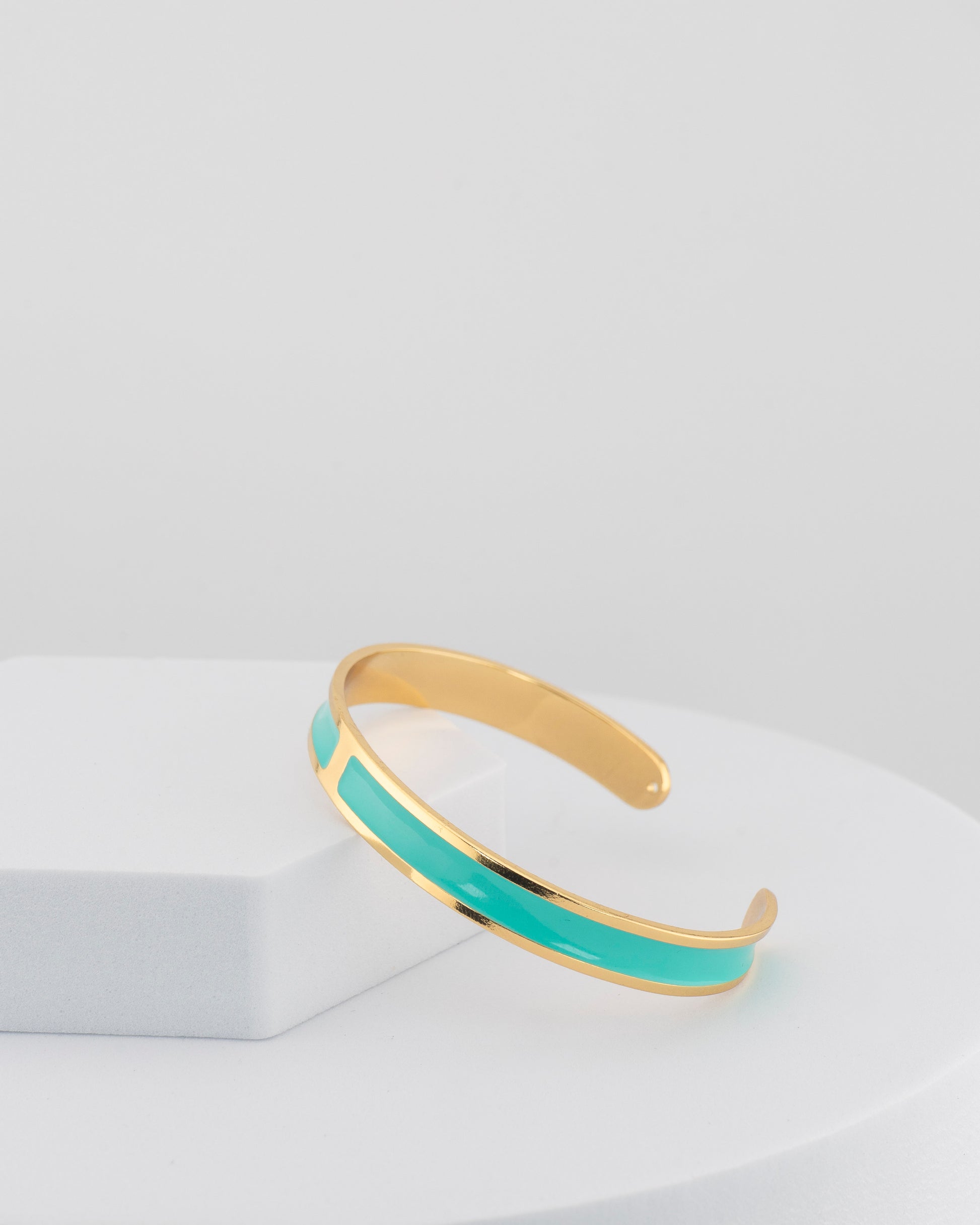 Handcrafted in Tuscany, the MarriCortona Smalto Bracelets in 18k gold and hand-painted enamel embody Italian artistry, color, and timeless elegance.