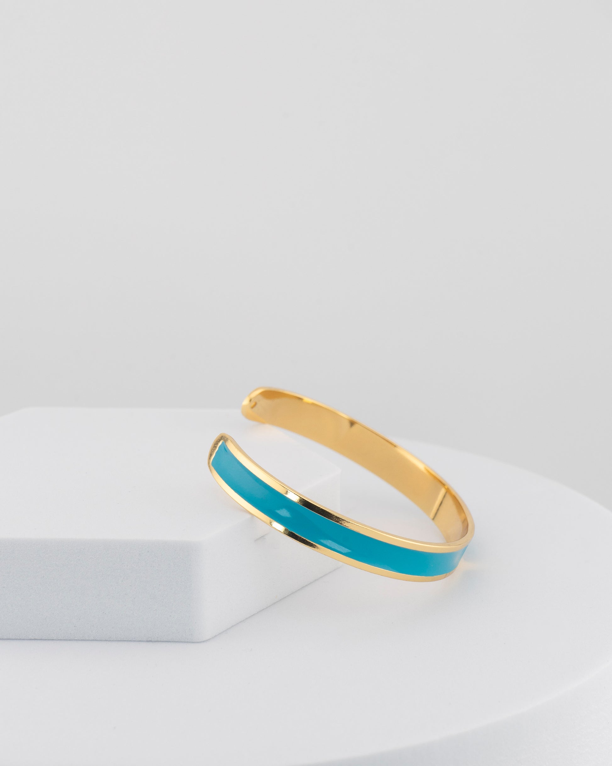 Handcrafted in Tuscany, the MarriCortona Smalto Bracelets in 18k gold and hand-painted enamel embody Italian artistry, color, and timeless elegance.