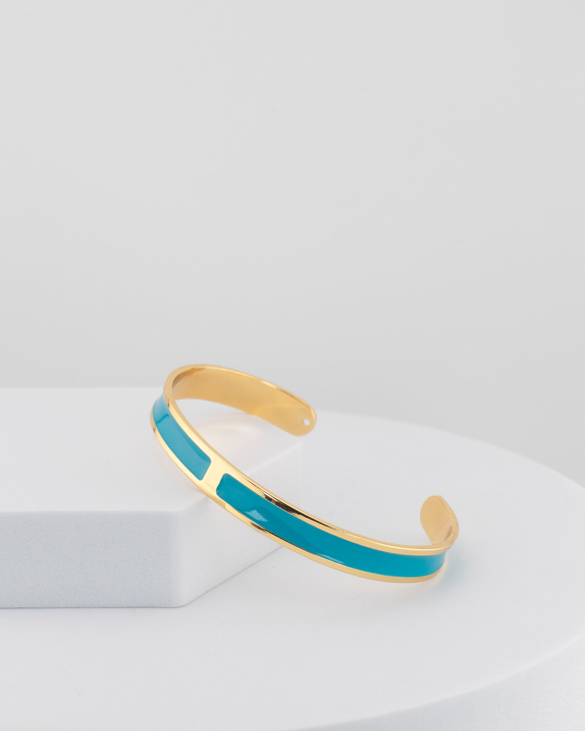 Handcrafted in Tuscany, the MarriCortona Smalto Bracelets in 18k gold and hand-painted enamel embody Italian artistry, color, and timeless elegance.