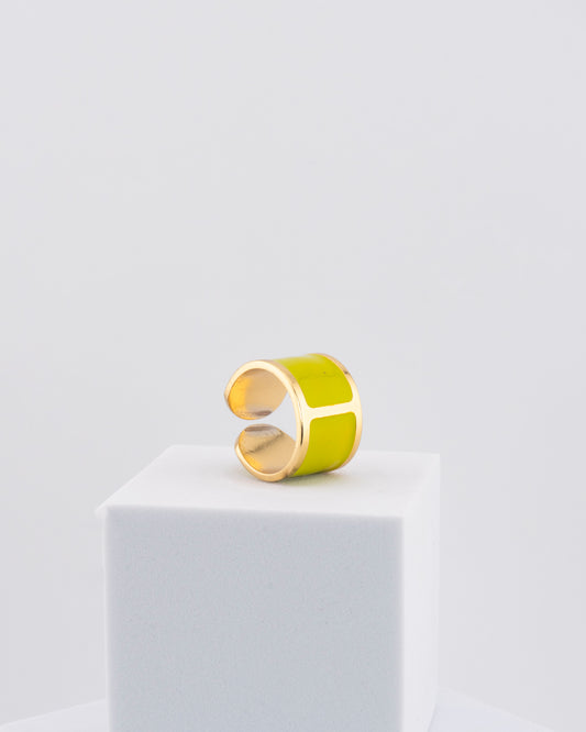 Handcrafted in Tuscany, the MarriCortona Smalto Rings combine 18k gold and hand-painted enamel — vibrant, refined, and authentically Made in Italy.